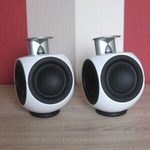 Bang & Olufsen BeoLab 3 Speakers in White + Stands